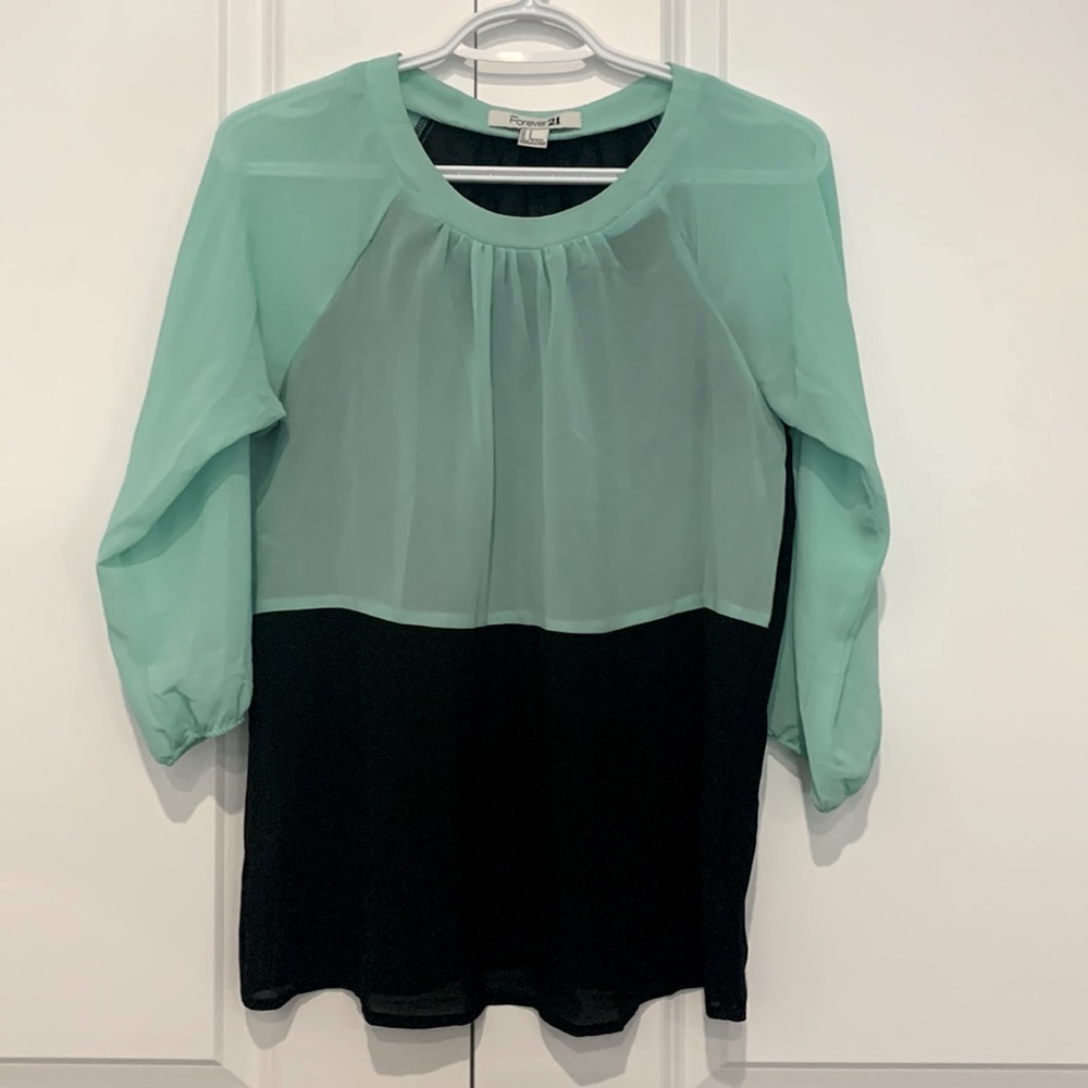 Like new Forever 21 colour block 3/4 sleeve blouse